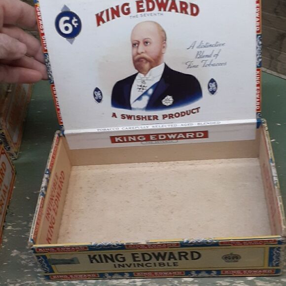 4pc. Bundle of vintage King Edward cigar boxes. - Picture 9 of 9